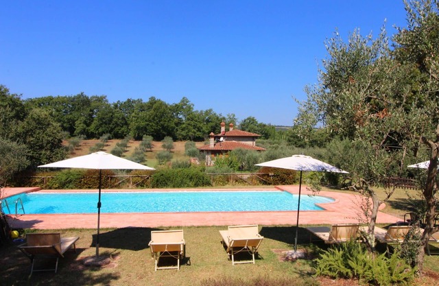 Stunning private villa for 8 people with WIFI, private pool, A/C and TV, close to Montepulciano