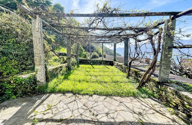 Stunning private villa for 5 people with TV, balcony and pets allowed