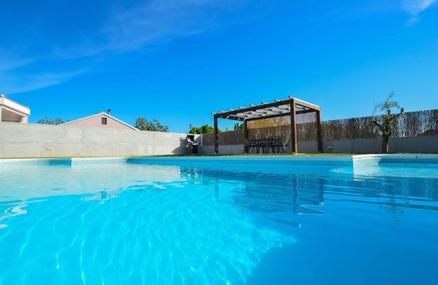 Stunning private villa for 6 guests with A/C, WIFI, private pool, TV and terrace