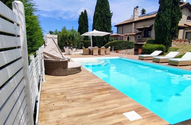 Stunning private villa for 10 guests with A/C, private pool, WIFI, TV and panoramic view