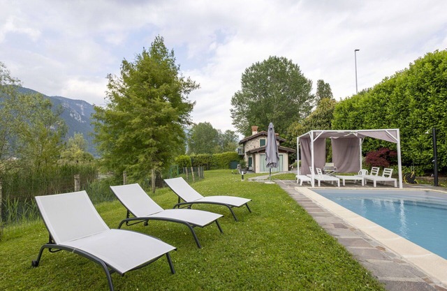 Stunning private villa for 6 people with WIFI, private pool, A/C, TV, patio and pets allowed