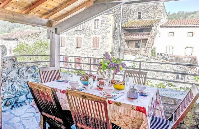 Stunning private villa for 6 guests with WIFI, TV, terrace and pets allowed