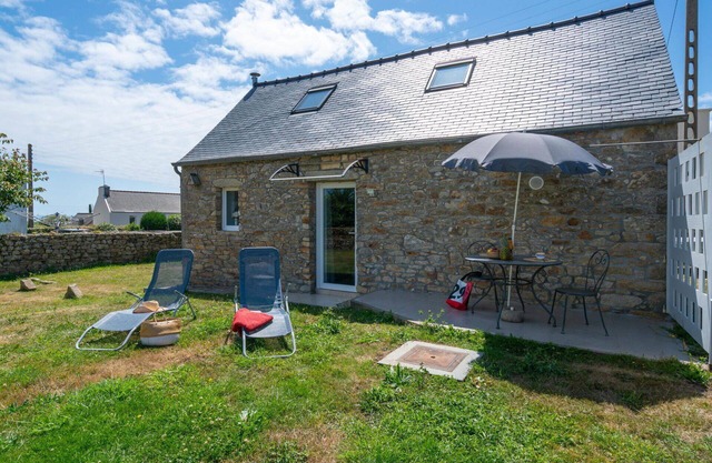 Stunning private villa for 4 guests with TV, terrace and pets allowed