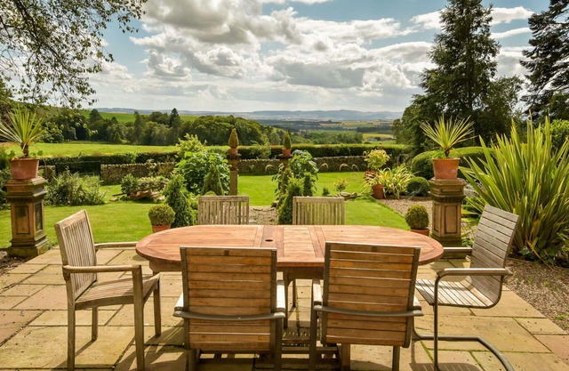 Stunning private villa for 10 people with WIFI, patio and panoramic view