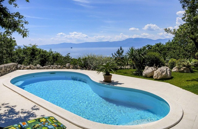 Stunning private villa for 8 people with A/C, private pool, WIFI, TV, terrace and pets allowed
