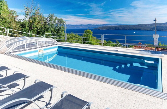 Stunning private villa for 10 guests with WIFI, private pool, A/C, TV and terrace