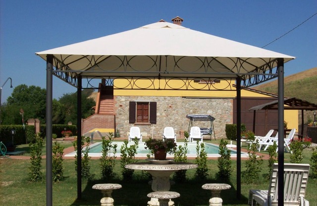 Stunning private villa with private pool, WIFI, TV and pets allowed, close to San Gimignano