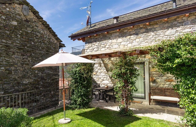 Stunning private villa for 4 guests with WIFI, TV, terrace and pets allowed