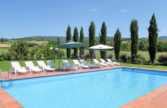 Stunning private villa with private pool, WIFI, TV, patio, pets allowed and panoramic view