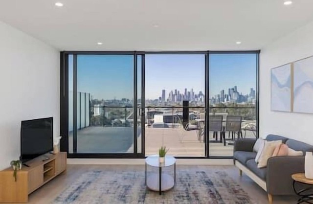 Stunning River & City Views + Huge Balcony!