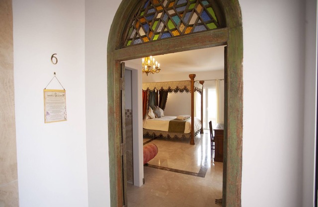 STUNNING SUITE WITH EXQUISITE DECORATION