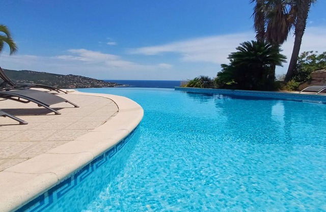 STUNNING SEA VIEW Neo Provencal Villa at 3 minutes From The Beach, 5 Bedrooms