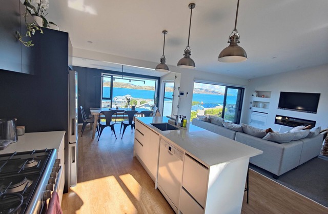 Stunning sea Views in a Lovely Beachside Plimmerton