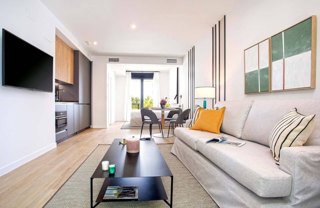 Stunning studio with terrace, pool and parking. Arruzafa II