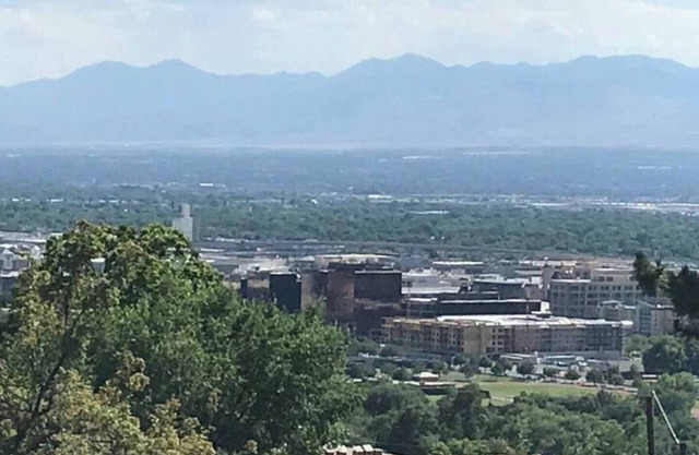 “STUNNING VIEWS!” Luxury 4 Bedroom, 2 Bathroom Vacation Duplex in Downtown Salt Lake Capitol Hill