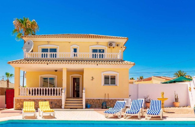 Stunning Villa Rosa Quesada Centre private pool