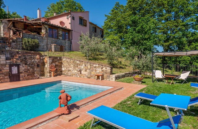 Stunning villa for 11 people with private pool, WIFI, TV, terrace and pets allowed
