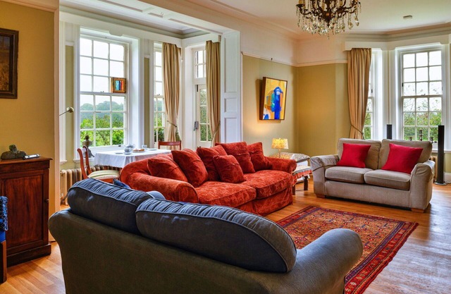 Stunning villa for 19 people with WIFI, hot tub, TV, terrace and pets allowed