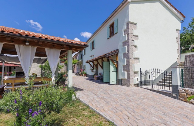 Stunning villa for 6 guests with WIFI, A/C, private pool, TV and terrace