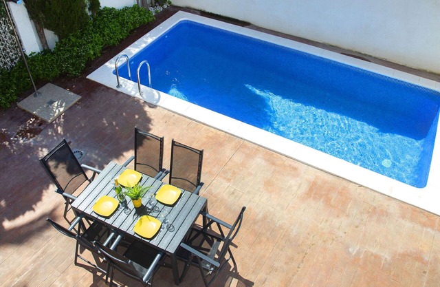 Stunning villa for 10 guests with WIFI, private pool, A/C, TV and terrace