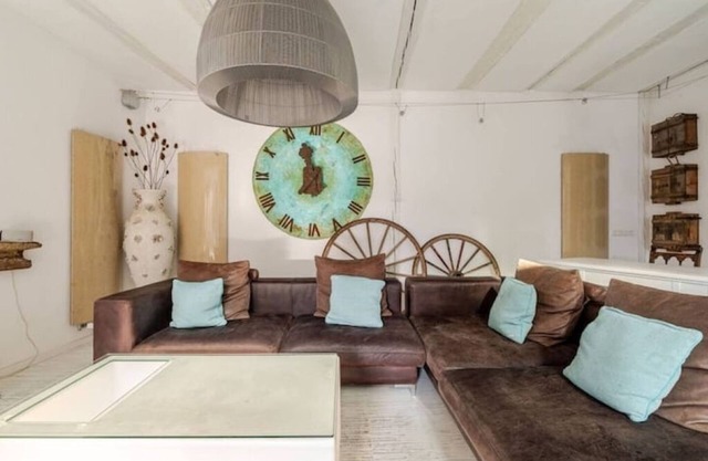 Style house| 340m² |1-6 adults + 2 kids | central | P