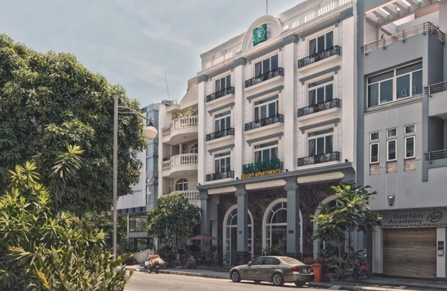 Stylish 1BR Retreat | Luxe Living Near SECC