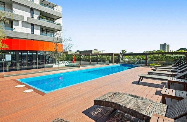 Stylish 2-Bed Apartment Near MCG