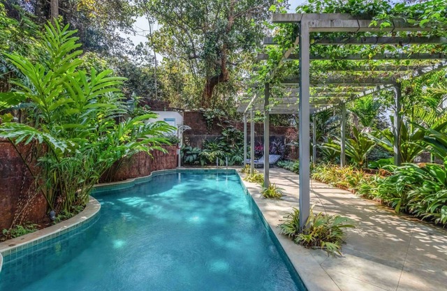 Stylish 2BR w Pool Near Candolim and Coco Beach