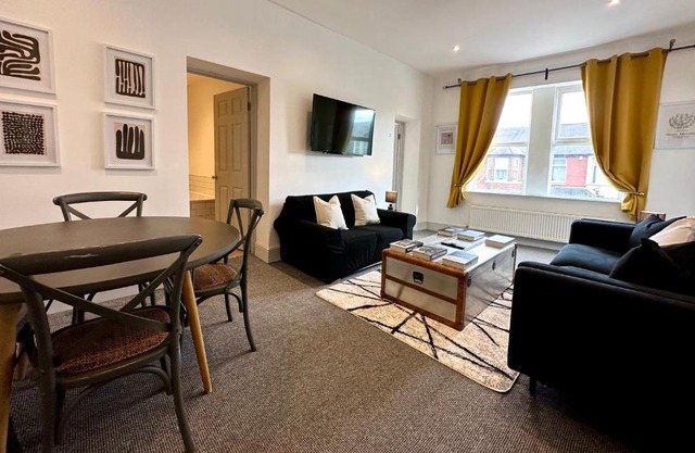 Stylish 3Bed apartment with FREE PARKING