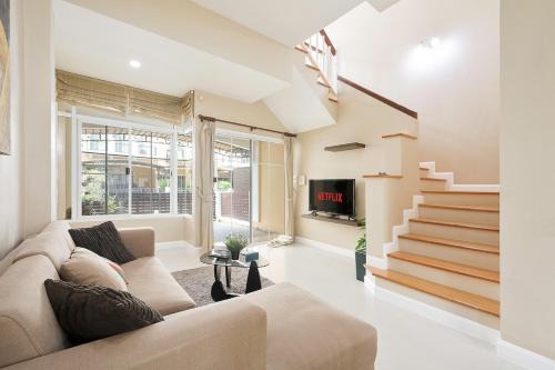 Stylish 3BR Townhouse Near Rama9