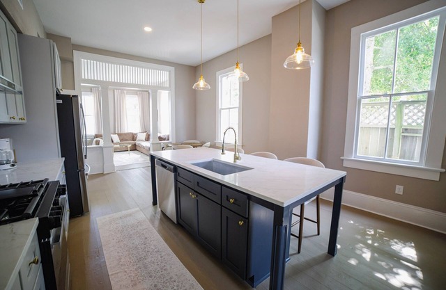 Stylish 5-BD Historic House Freshly Renovated - Close to Strand and Beach