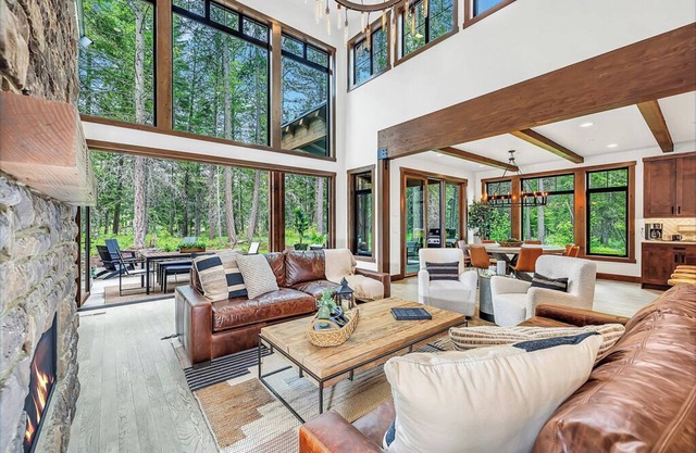 Stylish 6-Bed Retreat | 6 EnSuites/Epic Game Room/Gourmet Kitchen+EV Charger