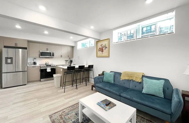 Stylish and Bright 2BR Unit in DC