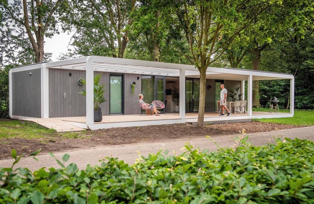 Stylish and compact hideaway for two with private terrace and large windows, surrounded by forest in North Limburg.