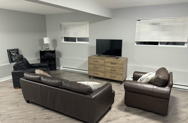 Stylish and cozy suite minutes away from Town!