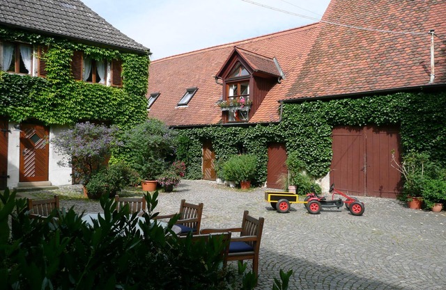 Stylish apartment on a Franconian fruit and Brennereihof