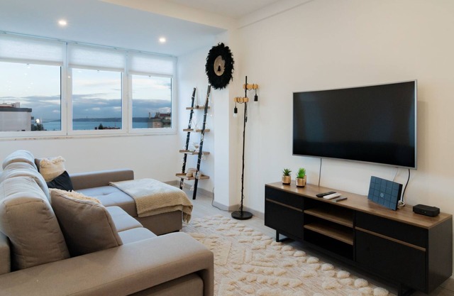 Stylish Apartment W/River View by LovelyStay