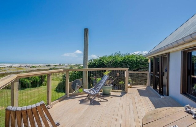 Stylish beach front house with stunning views