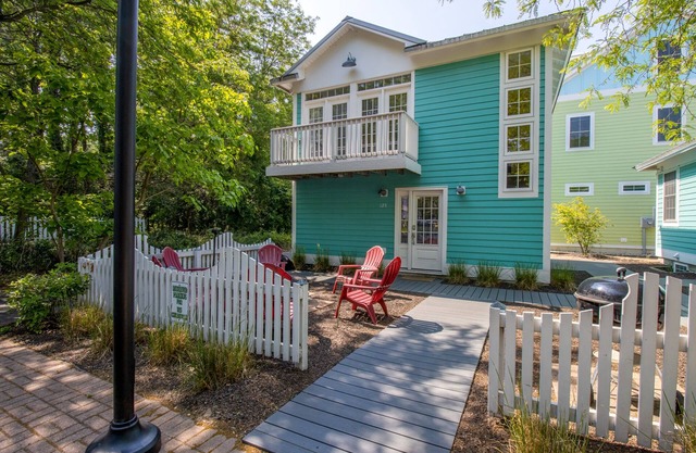 Stylish Beach House in Resort Community, Family Friendly Rental