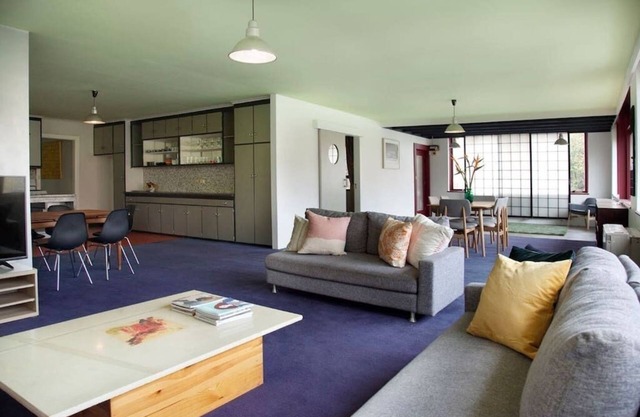 Stylish, Central, 3-Bedroom, 2-Bath Apartment in St Kilda with pool & trampoline