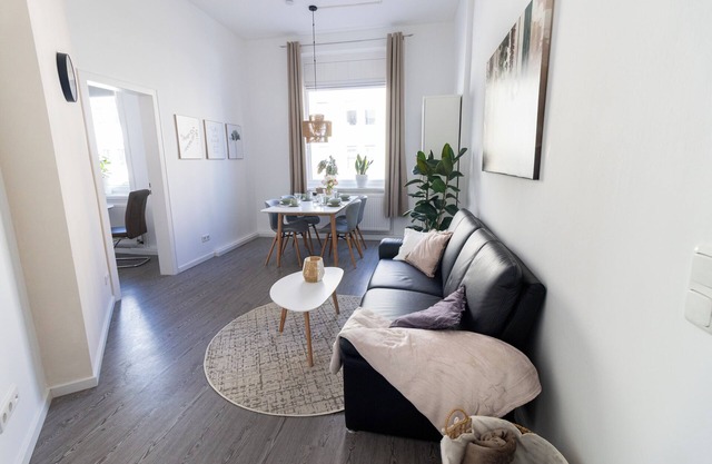 Stylish City Apartment at Lister Platz - Central, Quiet, Families-Friendly
