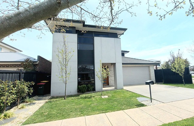 Stylish Comfort Meets Unbeatable Location near Aquatic Centre & Lake Wendouree.