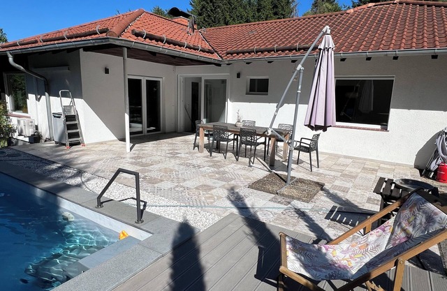 Stylish country house with pool in Weinheim-Oberflockenbach - quiet, in the countryside