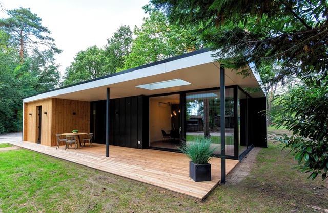 Stylish eco-cottage in a forest setting with covered terrace, modern kitchen and ideal for families who love nature and comfort.