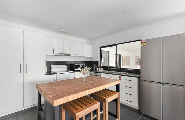 Stylish Family Retreat by Hawley Beach