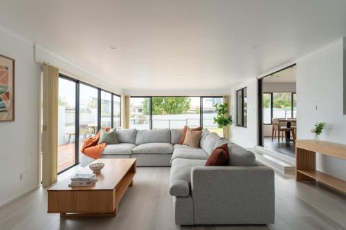 Stylish Family Retreat by Hawley Beach