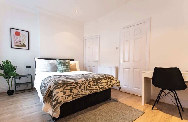 Stylish Flat, Ideal for Business & Long-Term Stays
