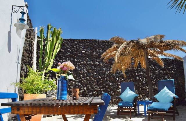 Stylish getaway with secluded Patio in lava Finca