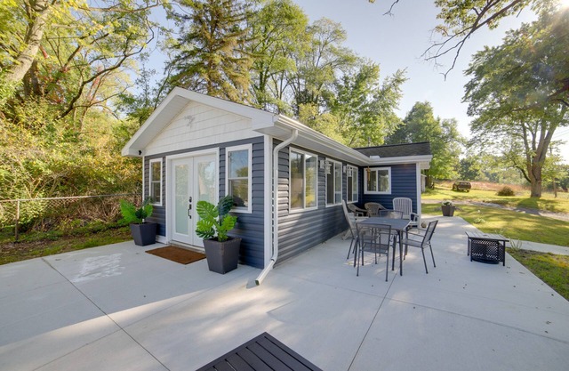 Stylish Grass Lake Retreat - Steps to Park!