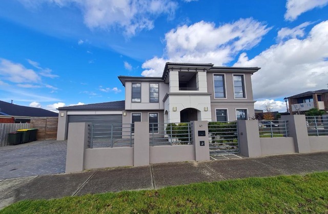 Stylish House in Geelong for Large Family or Group